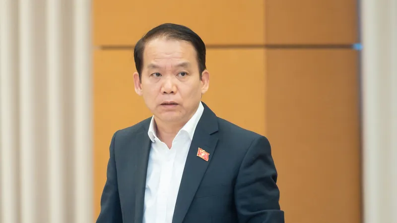 Chủ nhiệm Ủy ban Pháp luật Hoàng Thanh Tùng phát biểu tại phiên họp