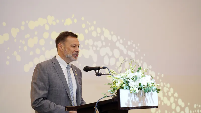 Đại sứ Đặc mệnh toàn quyền Australia tại Việt Nam Andrew Goledzinowski phát biểu tại hội thảo 