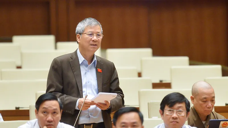 Theo chương trình phiên họp thứ 22 của UBTVQH, ngày 10-4, ĐBQH Nguyễn Anh Trí trình sáng kiến xây dựng Luật Bản dạng giới