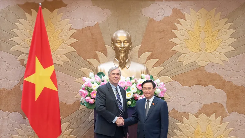 Chủ tịch Quốc hội Vương Đình Huệ và Thượng Nghị sĩ Hoa Kỳ Jeff Merkley