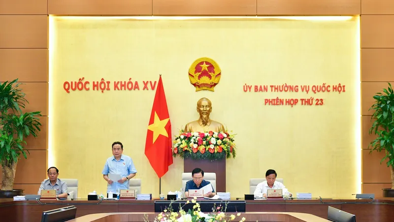 Phó Chủ tịch thường trực Quốc hội Trần Thanh Mẫn điều hành phiên họp UBTVQH chiều 11-5