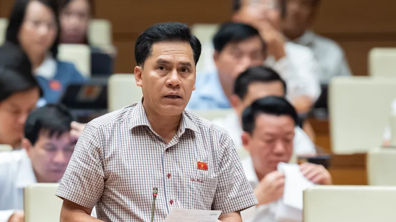 ĐB Chau Chắc (An Giang) cho rằng việc thành lập quỹ phòng thủ dân sự sẽ tạo ra nguồn lực lớn, góp phần hỗ trợ cho ngân sách nhà nước. Ảnh: VIẾT CHUNG