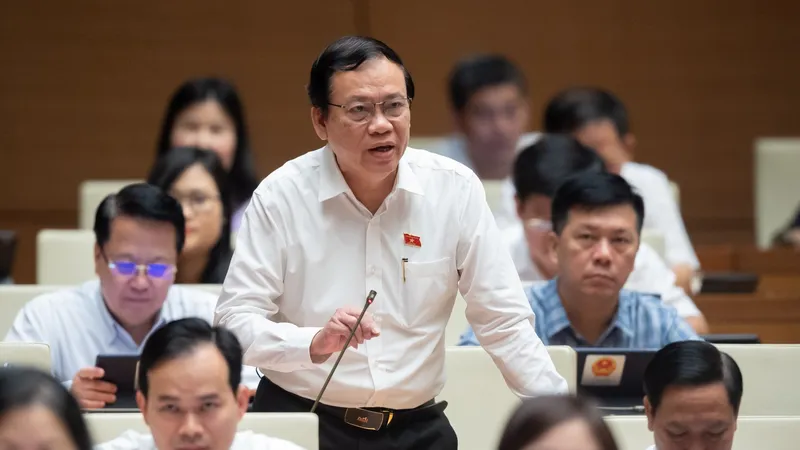 ĐB Vũ Trọng Kim (Nam Định) tranh luận tại nghị trường sáng 1-6. Ảnh: QUANG PHÚC