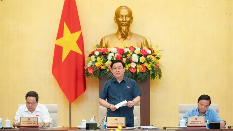Chủ tịch Quốc hội Vương Đình Huệ phát biểu khai mạc phiên họp. Ảnh: VIẾT CHUNG 