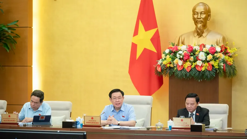 Chủ tịch Quốc hội Vương Đình Huệ phát biểu tại phiên họp 