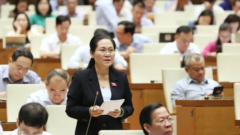 ĐB Nguyễn Thị Lệ (Chủ tịch HĐND TPHCM) phát biểu tại phiên họp Quốc hội chiều 20-6. Ảnh: QUANG PHÚC