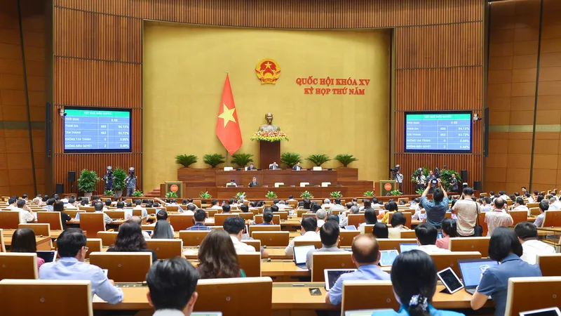 Quốc hội biểu quyết thông qua Luật Bảo vệ quyền lợi người tiêu dùng (sửa đổi) tại kỳ họp thứ 5 vừa qua 