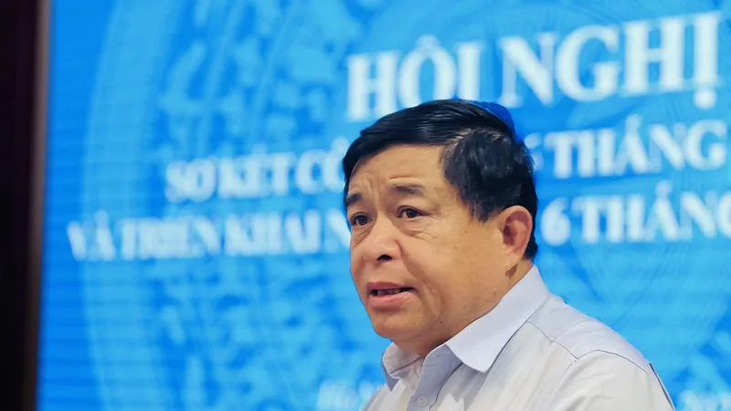 Bộ trưởng Bộ KH-ĐT Nguyễn Chí Dũng phát biểu tại hội nghị 