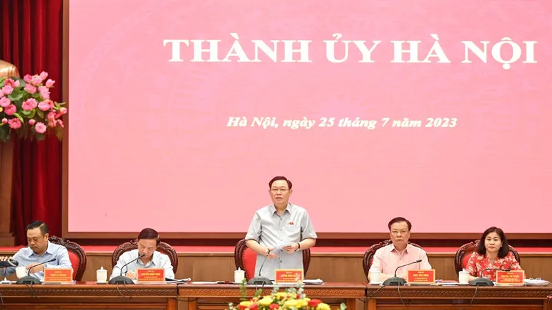 Chủ tịch Quốc hội Vương Đình Huệ chủ trì buổi làm việc với Ban Thường vụ Thành ủy Hà Nội 