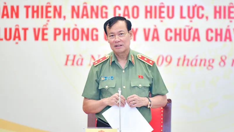 Chủ nhiệm Ủy ban Quốc phòng và An ninh Lê Tấn Tới - Trưởng Đoàn giám sát chủ trì phiên họp
