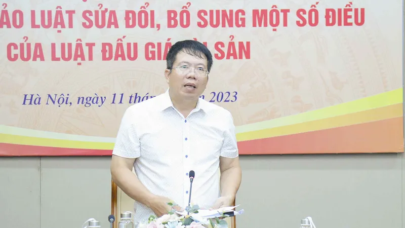 Viện trưởng Viện Nghiên cứu lập pháp Nguyễn Văn Hiển điều hành hội thảo
