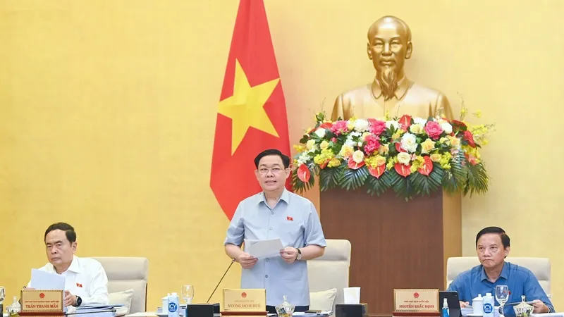 Chủ tịch Quốc hội Vương Đình Huệ chủ trì phiên họp. Ảnh: QUANG PHÚC 
