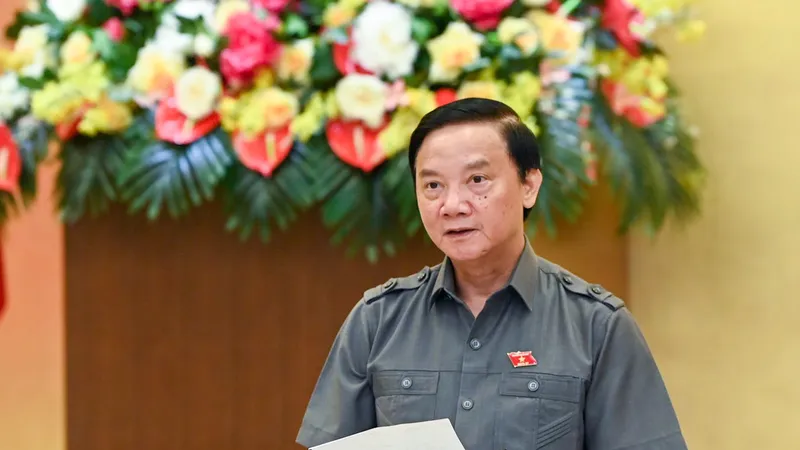 Phó Chủ tịch Quốc hội Nguyễn Khắc Định điều hành phiên họp. Ảnh: VIẾT CHUNG 