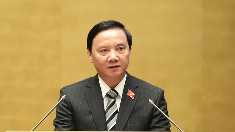 Phó Chủ tịch Quốc hội Nguyễn Khắc Định báo cáo tại hội nghị. Ảnh: QUANG PHÚC