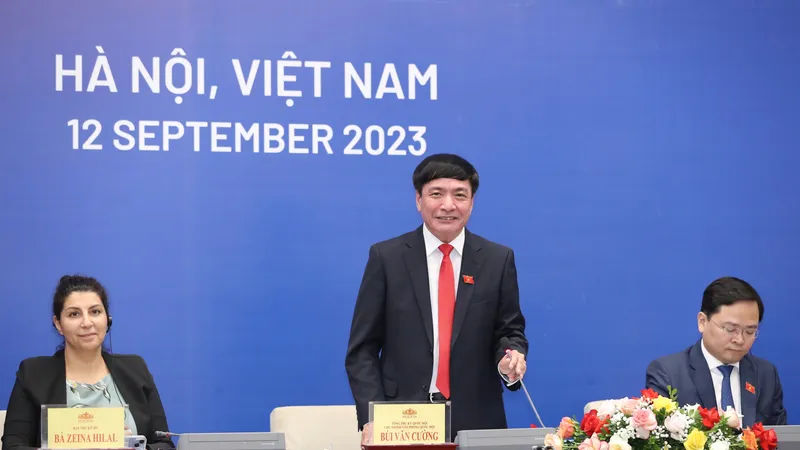 Tổng Thư ký Quốc hội Bùi Văn Cường chủ trì cuộc họp báo. Ảnh: QUANG PHÚC