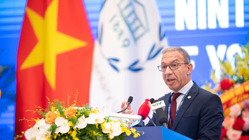 Ngài Duarte Pacheco, Chủ tịch Liên minh Nghị viện Thế giới phát biểu tại Hội nghị. Ảnh: QUANG PHÚC 