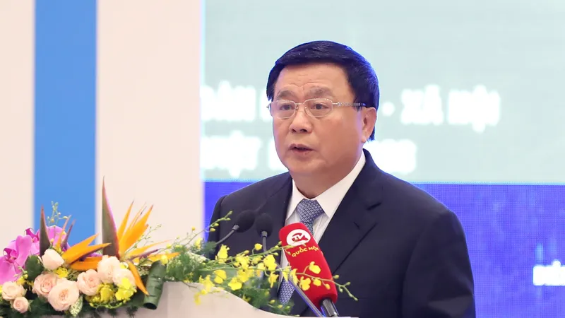  Ông Nguyễn Xuân Thắng, Giám đốc Học viện Chính trị quốc gia Hồ Chí Minh, Chủ tịch Hội đồng Lý luận Trung ương phát biểu tại Diễn đàn. Ảnh: QUANG PHÚC 