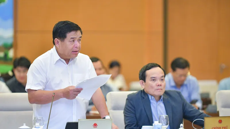 Bộ trưởng Bộ KH-ĐT Nguyễn Chí Dũng báo cáo về kết quả thực hiện, khó khăn vướng mắc trong triển khai 3 chương trình mục tiêu quốc gia trong giai đoạn 2021-2023