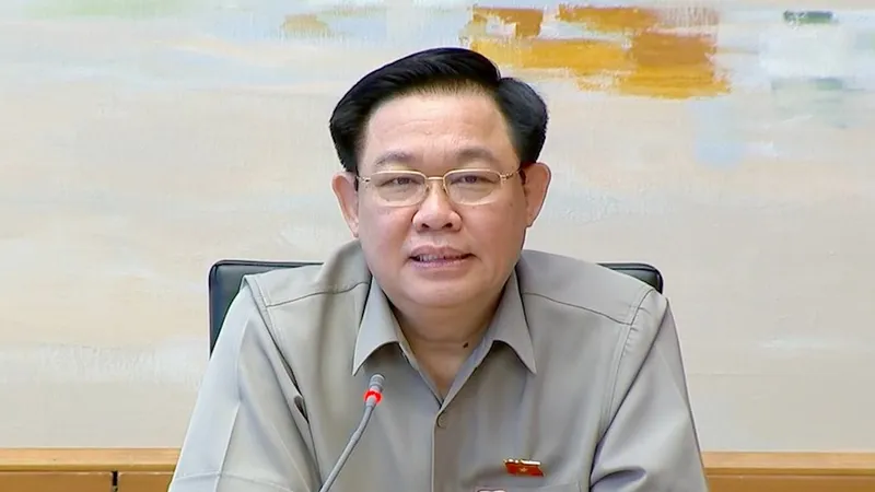Chủ tịch Quốc hội Vương Đình Huệ phát biểu tại phiên thảo luận tổ, sáng 24-10. Ảnh: VIẾT CHUNG