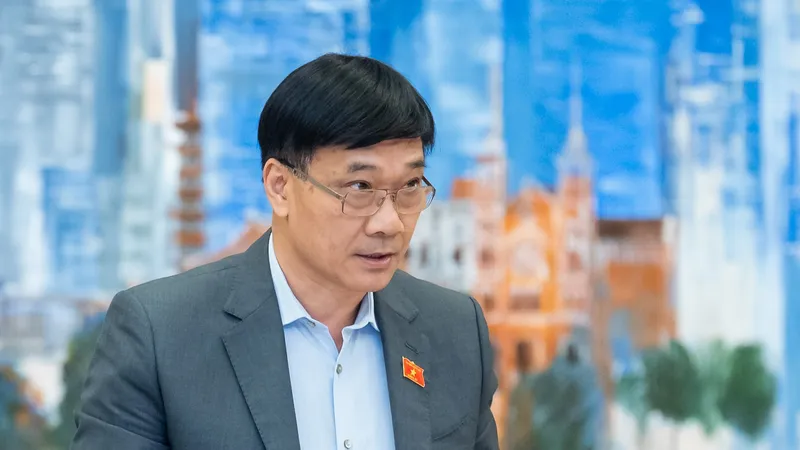 Chủ nhiệm Ủy ban Kinh tế Vũ Hồng Thanh báo cáo tại phiên họp