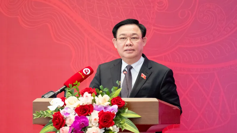 Chủ tịch Quốc hội Vương Đình Huệ phát biểu bế mạc hội nghị. Ảnh: QUANG PHÚC