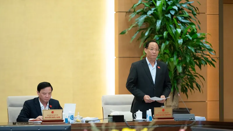 Phó Chủ tịch Quốc hội Trần Quang Phương điều hành phiên họp