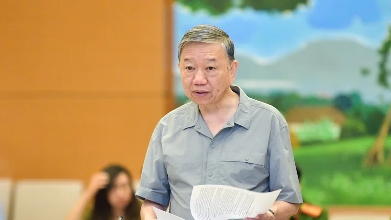 Bộ trưởng Bộ Công an Tô Lâm báo cáo tại phiên họp 