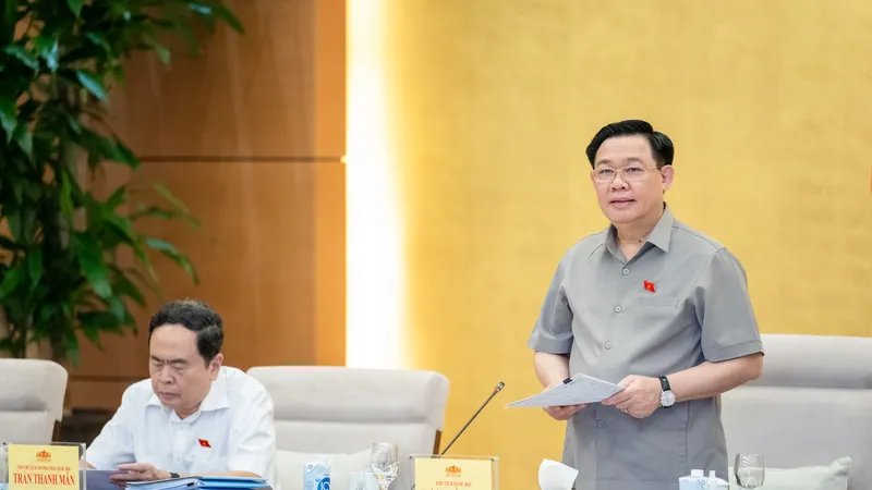 Chủ tịch Quốc hội Vương Đình Huệ chủ trì cuộc họp