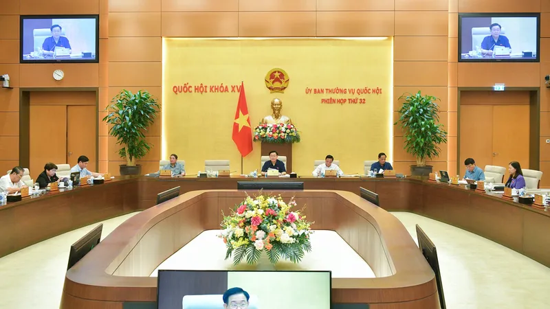 Chủ tịch Quốc hội Vương Đình Huệ chủ trì phiên họp thứ 32 của Ủy ban Thường vụ Quốc hội