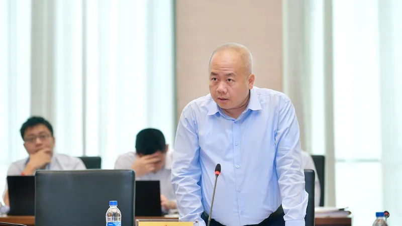 Thứ trưởng Bộ KH-ĐT Đỗ Thành Trung báo cáo tại phiên họp toàn thể lần thứ 14 Ủy ban Kinh tế của Quốc hội. Ảnh: NGHĨA ĐỨC