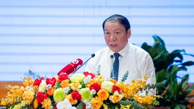 Bộ trưởng Bộ VH-TT-DL Nguyễn Văn Hùng trình bày báo cáo tại hội thảo. Ảnh: Media Quốc hội 