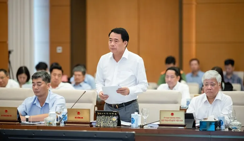 Thứ trưởng Bộ Công an Lê Quốc Hùng phát biểu tại phiên họp 