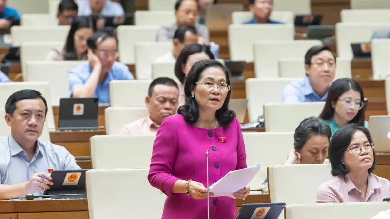 ĐB Nguyễn Thị Lệ, Phó Bí thư Thành uỷ, Chủ tịch HĐND TPHCM, phát biểu tại hội trường Diên Hồng. Ảnh: QUANG PHÚC 