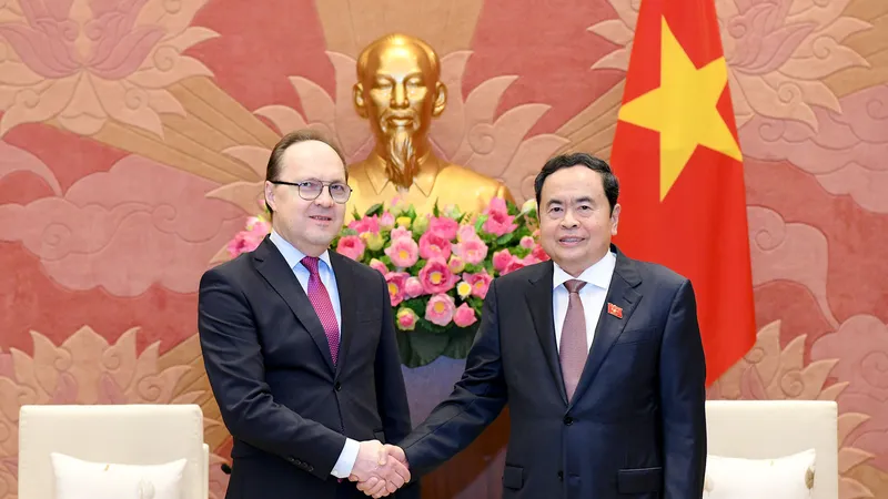 Chủ tịch Quốc hội Trần Thanh Mẫn và Đại sứ Liên bang Nga tại Nhà Quốc hội