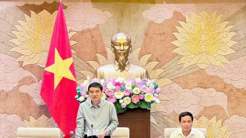 Chủ nhiệm Ủy ban Văn hóa, Giáo dục Nguyễn Đắc Vinh chủ trì phiên họp