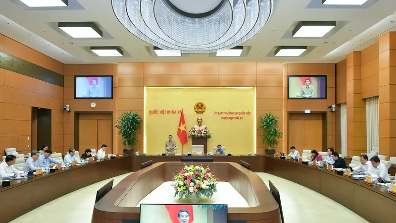 Quang cảnh phiên thảo luận của UBTVQH về công tác dân nguyện