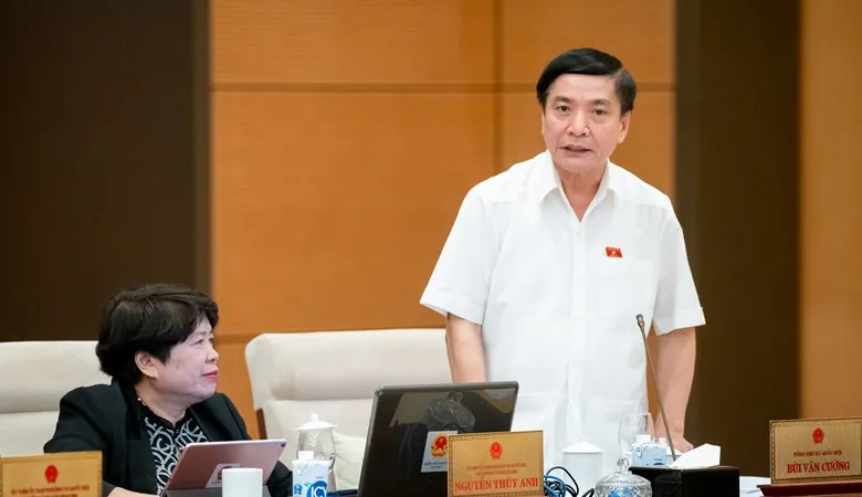 Tổng Thư ký, Chủ nhiệm Văn phòng Quốc hội Bùi Văn Cường phát biểu 