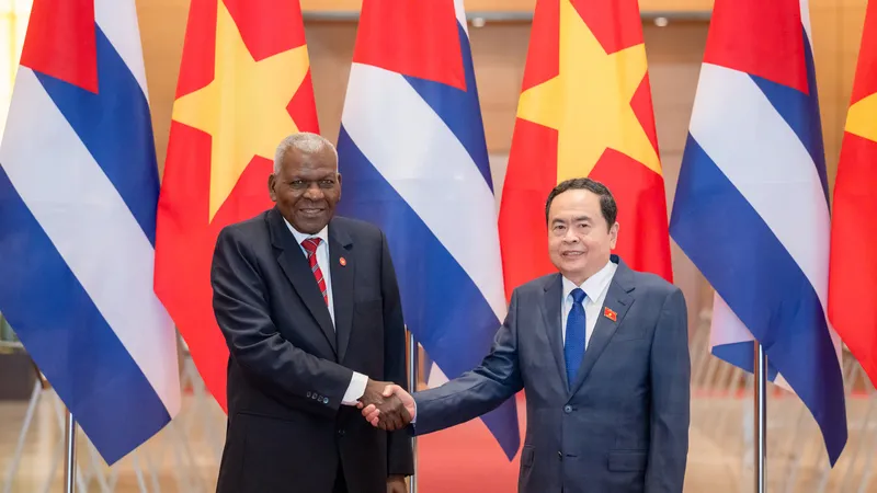 Chủ tịch Quốc hội Trần Thanh Mẫn chào đón đồng chí Esteban Lazo Hernandez, Chủ tịch Quốc hội Chính quyền Nhân dân, Chủ tịch Hội đồng Nhà nước Cuba thăm làm việc tại Việt Nam. Ảnh: VIẾT CHUNG