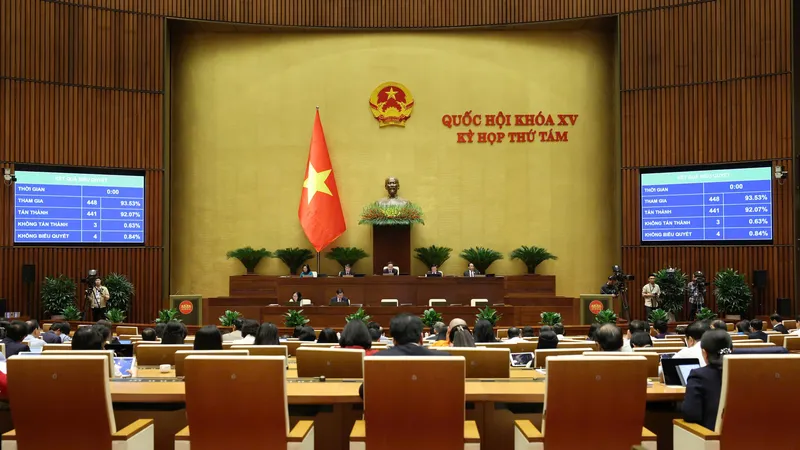 Quốc hội biểu quyết thông qua Luật Đầu tư công (sửa đổi), chiều 29-11. Ảnh: QUANG PHÚC