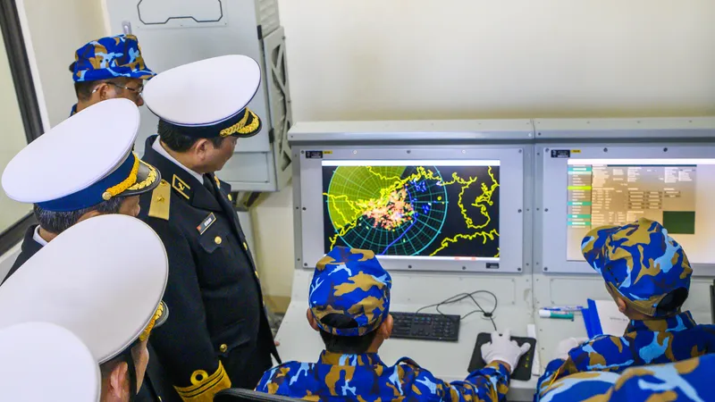 Chuẩn đô đốc Vũ Văn Nam kiểm tra sẵn sàng chiến đấu tại điểm A Trạm radar 485