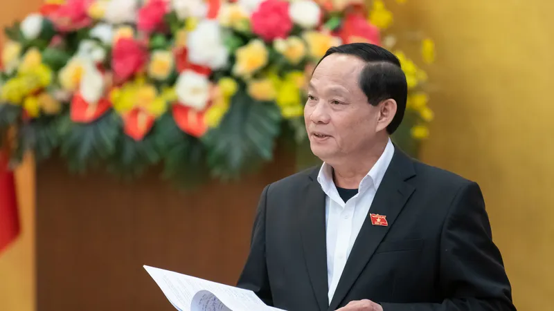 Phó Chủ tịch Quốc hội, Thượng tướng Trần Quang Phương điều hành phiên họp