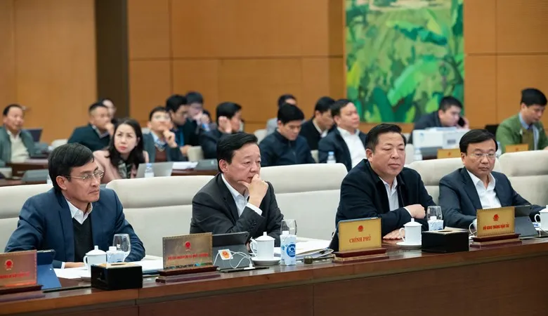 Cân nhắc quy định về loại trừ, miễn hoặc giảm nhẹ trách nhiệm cho người đứng đầu