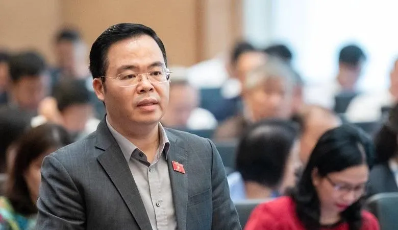ĐB Trần Văn Khải, Ủy viên hoạt động chuyên trách tại Ủy ban Khoa học, Công nghệ và Môi trường phát biểu tại hội nghị 