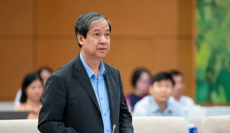 Bộ trưởng Bộ Giáo dục và Đào tạo Nguyễn Kim Sơn báo cáo tại phiên họp 