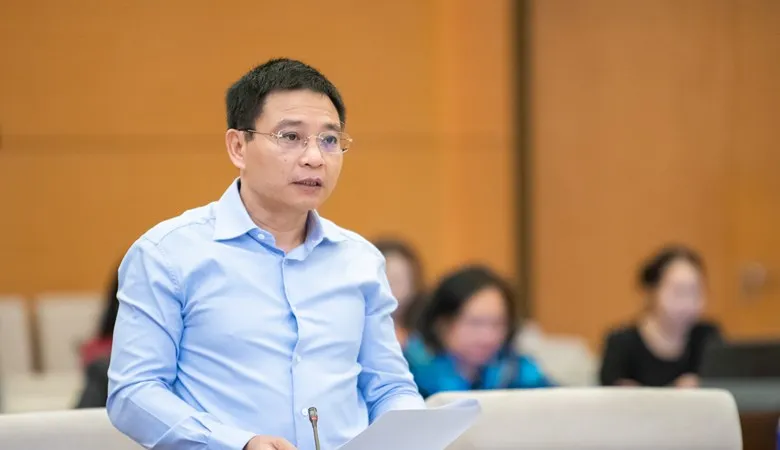 Bộ trưởng Bộ Tài chính Nguyễn Văn Thắng trình bày tờ trình