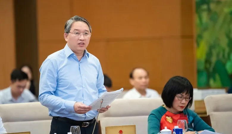 Bộ trưởng Bộ Tư pháp Nguyễn Hải Ninh trình bày về dự thảo luật 