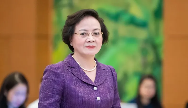 Bộ trưởng Bộ Nội vụ Phạm Thị Thanh Trà báo cáo tại phiên họp