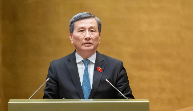 Ông Lê Quang Huy, Chủ nhiệm Ủy ban Khoa học, Công nghệ và Môi trường báo cáo tại phiên họp Quốc hội, sáng 8-5. Ảnh: VIẾT CHUNG