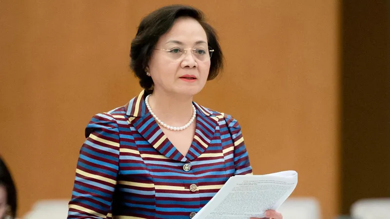 Bộ trưởng Bộ Nội vụ Phạm Thị Thanh Trà báo cáo tại phiên họp của UBTVQH về việc tiếp thu, chỉnh lý và hoàn thiện dự thảo Luật Tổ chức chính quyền địa phương (sửa đổi)