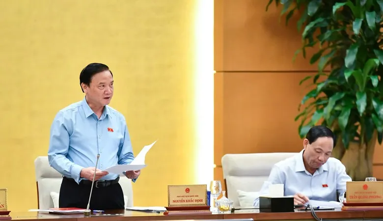 Phó Chủ tịch Quốc hội Nguyễn Khắc Định điều hành phiên họp 